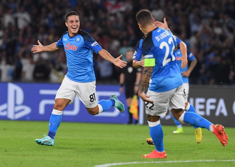 Napoli et Ajax différents styles d'esprit de football